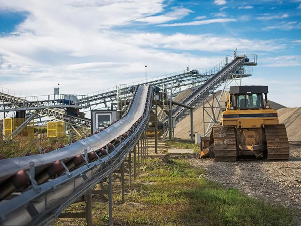 是什么設(shè)備讓輸送帶運(yùn)輸更安全、更高能效？