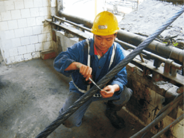 突發(fā)！一纜車鋼絲繩斷裂，8人命懸365米高空！